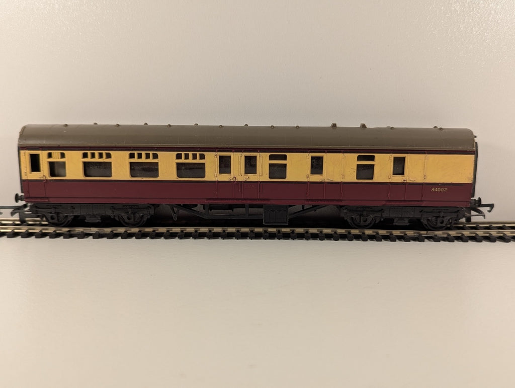 Tri-ang R28 / R220 Brake Coach – BR Maroon & Cream – 34002
