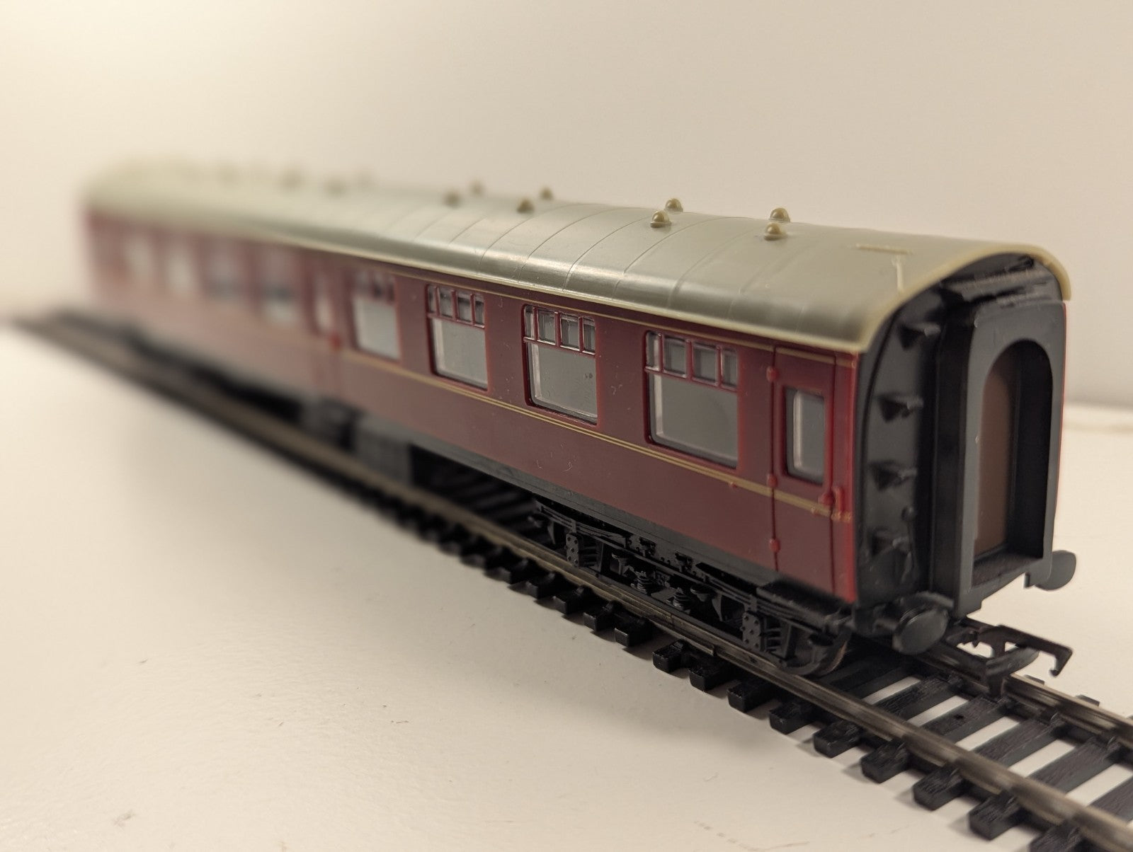 Your Model Railway Village Coach Maroon OO Gauge