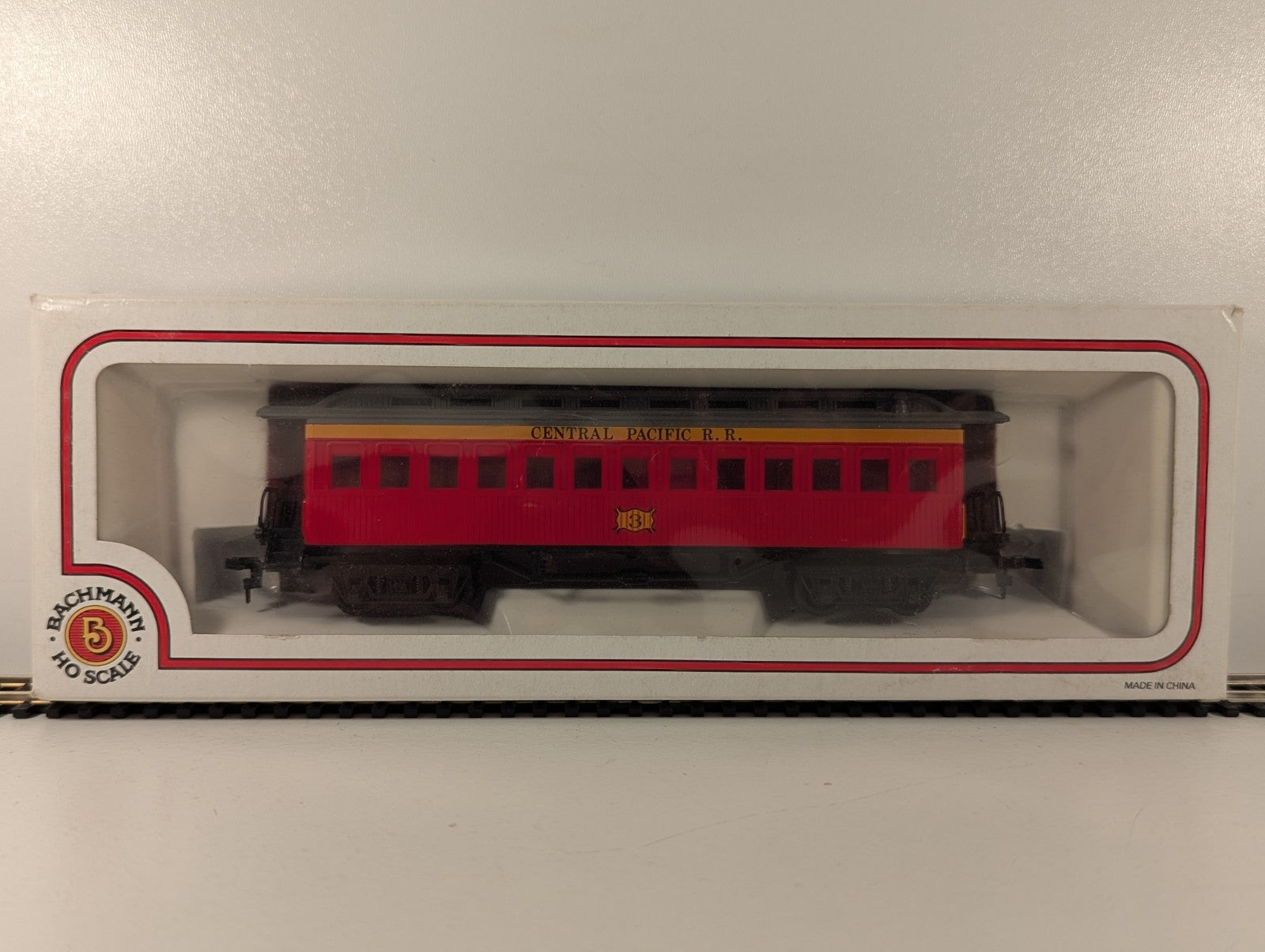 Bachmann 72924 HO Gauge Central Pacific 47ft Old Time Coach - Boxed
