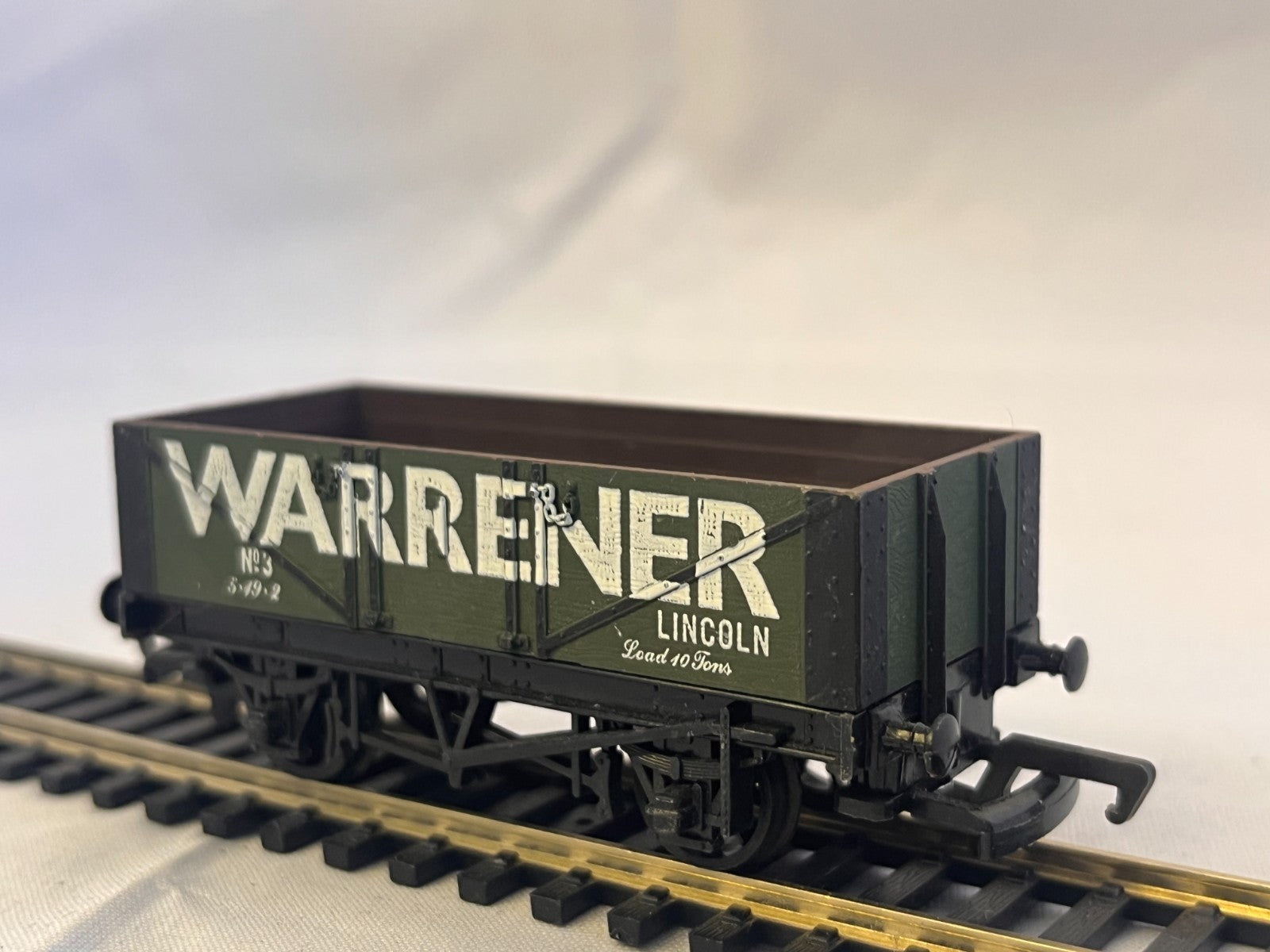 Mainline OO Gauge Warrener Lincoln 5 Plank Open Wagon Green
