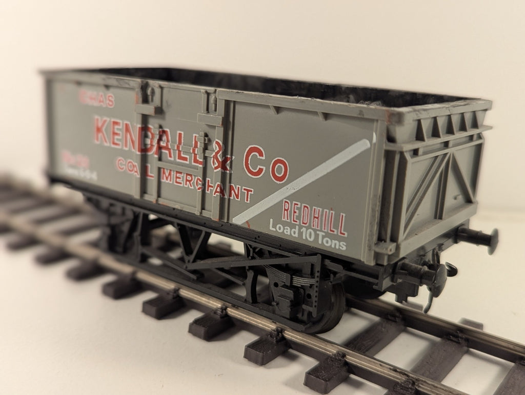Lima L316730 16-ton steel mineral wagon 'Kendall & Co Livery chain coupling