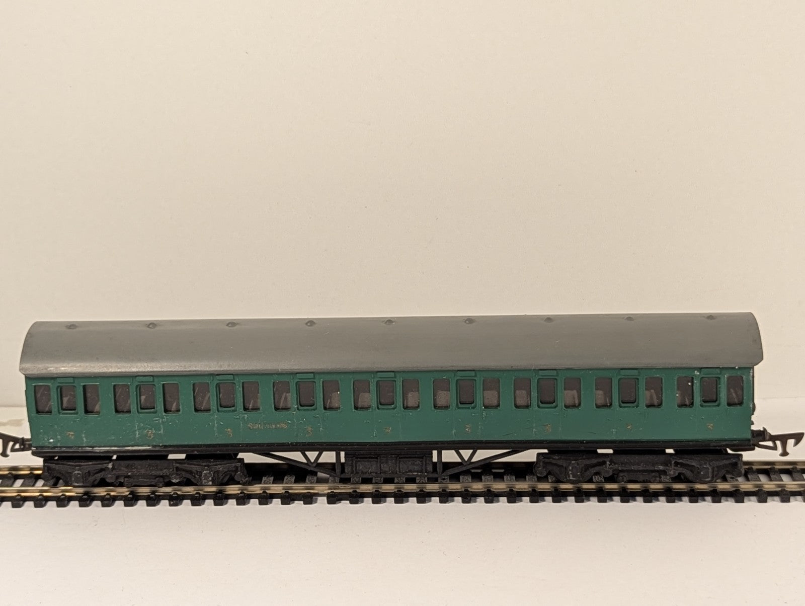 Graham Farish OO Gauge Southern SR Suburban Coach Boxed