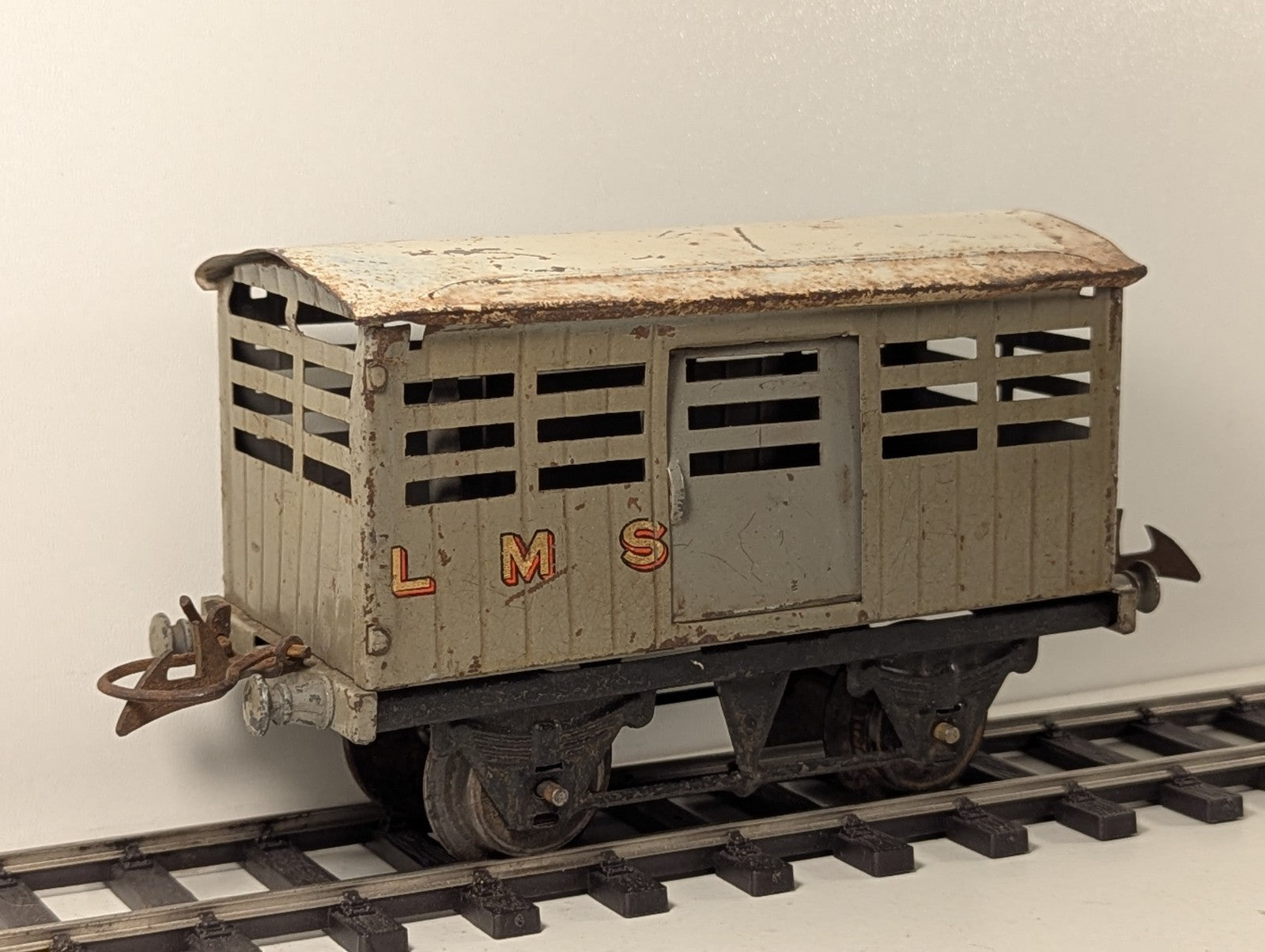 Hornby Series O Gauge Tinplate No.1 LMS Cattle Truck Grey
