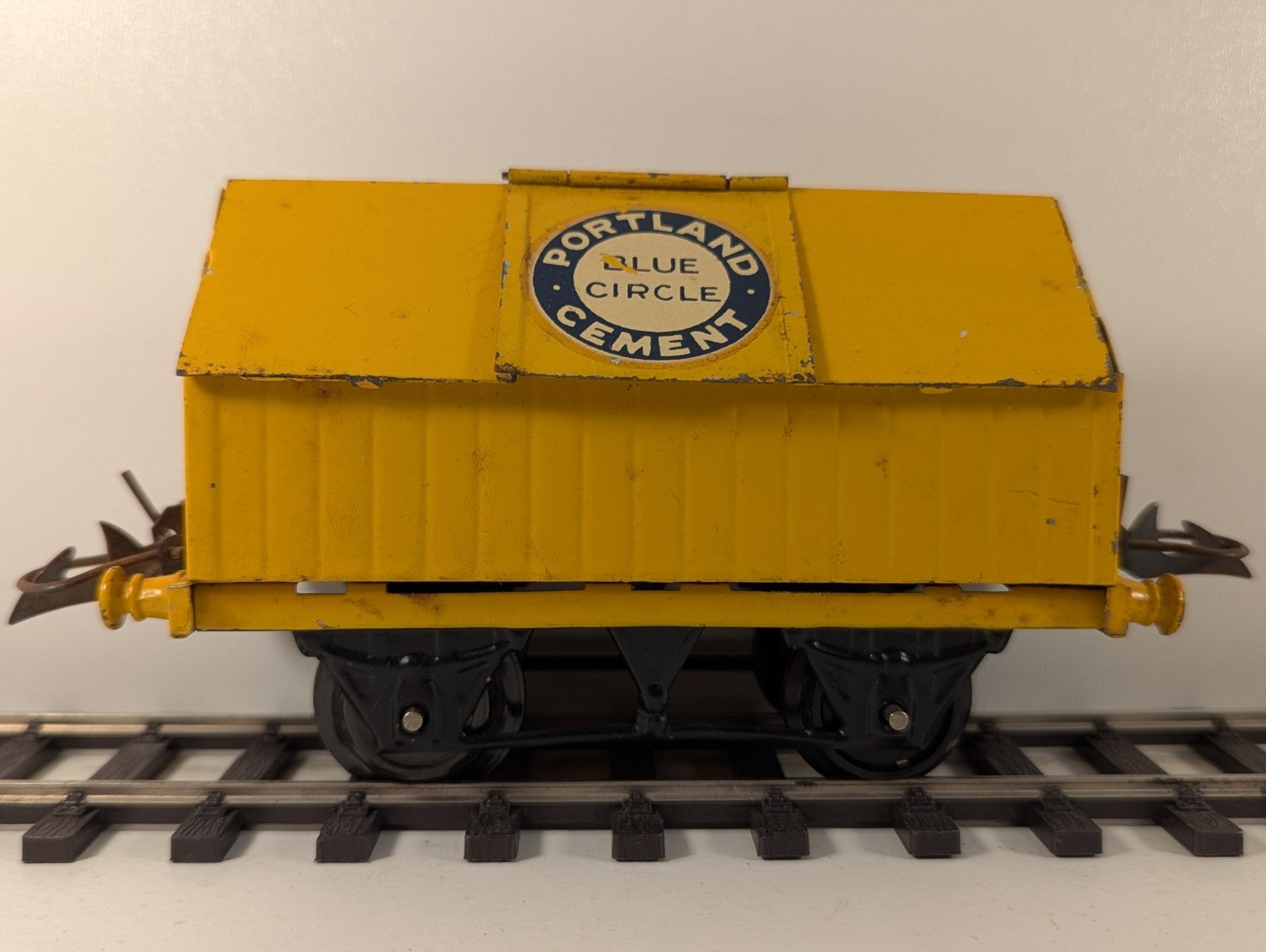 Hornby O Gauge Blue Circle Portland Cement Wagon - Damaged Decal