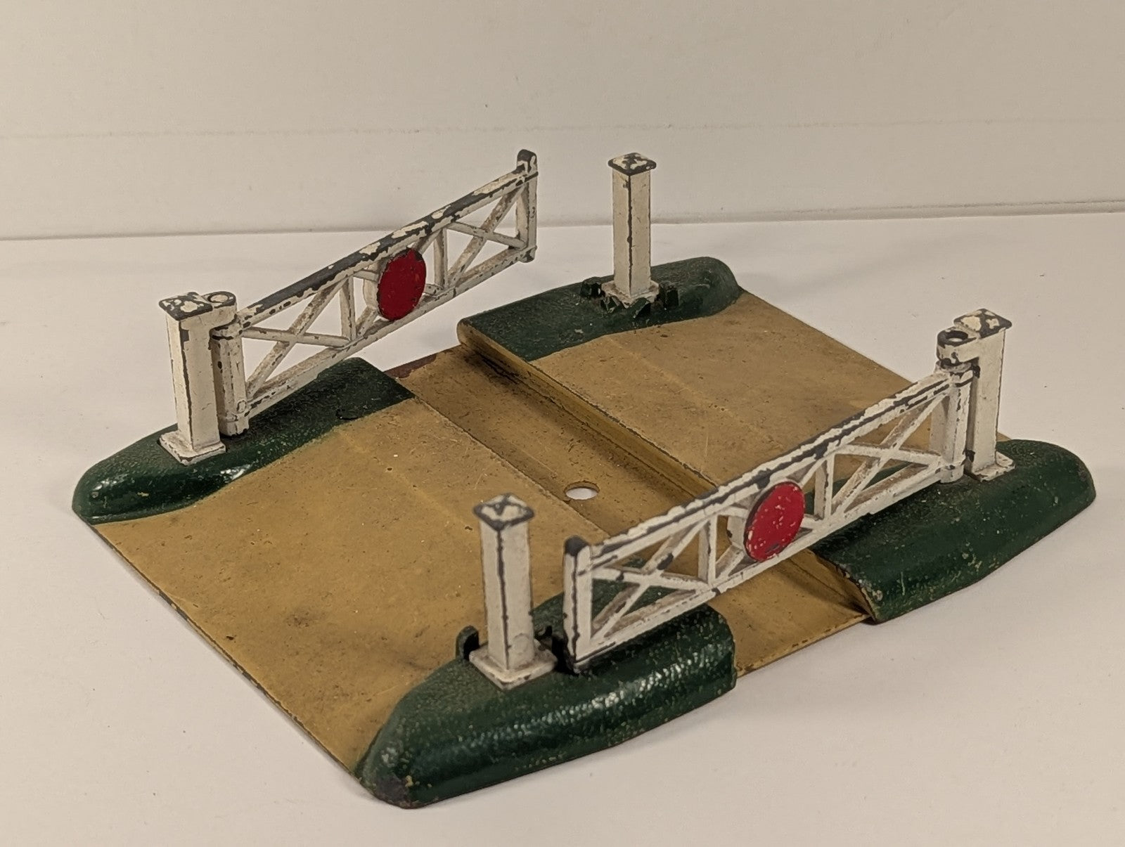 Hornby Dublo OO Gauge D1 Level Crossing
