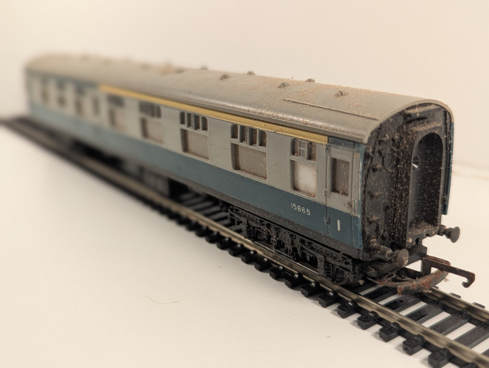 Tri-ang Hornby OO Gauge BR Mk1 Composite Coach No.15865