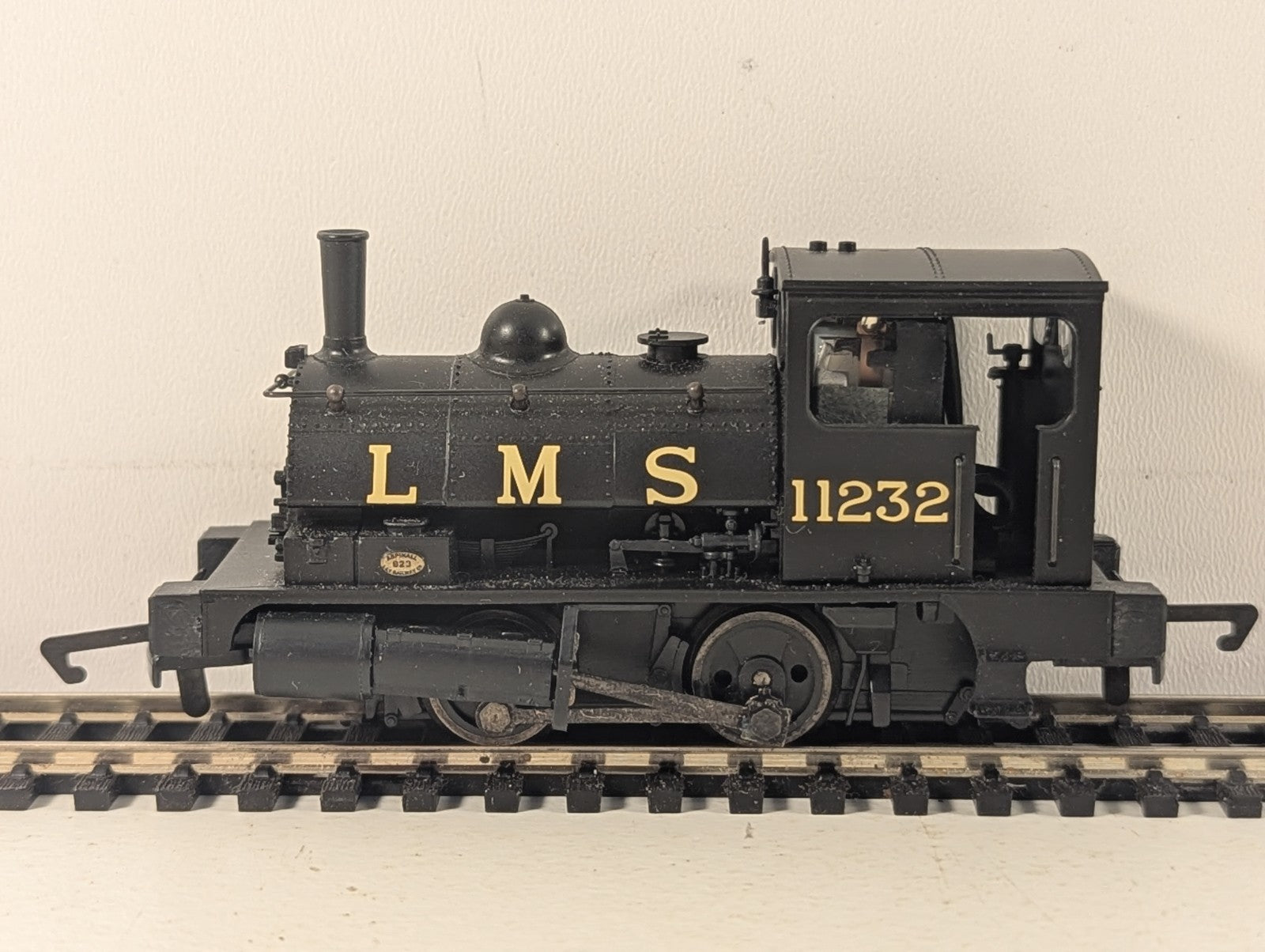 Hornby OO Gauge LMS 0-4-0 Pug Locomotive 11232 LMS Black R2065