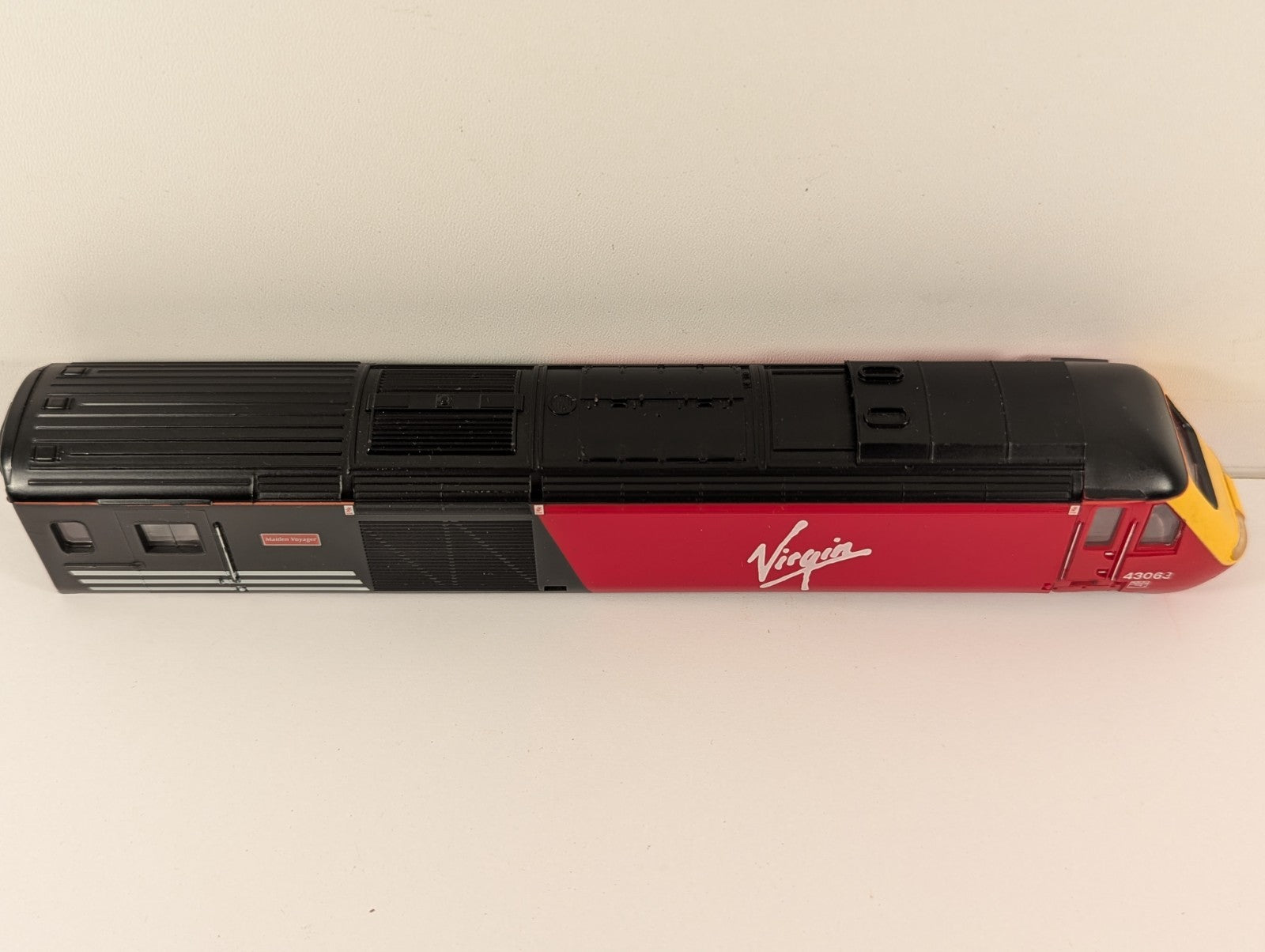 Hornby R2045 OO Gauge Class 43 HST Power Car Body Shell Virgin Livery