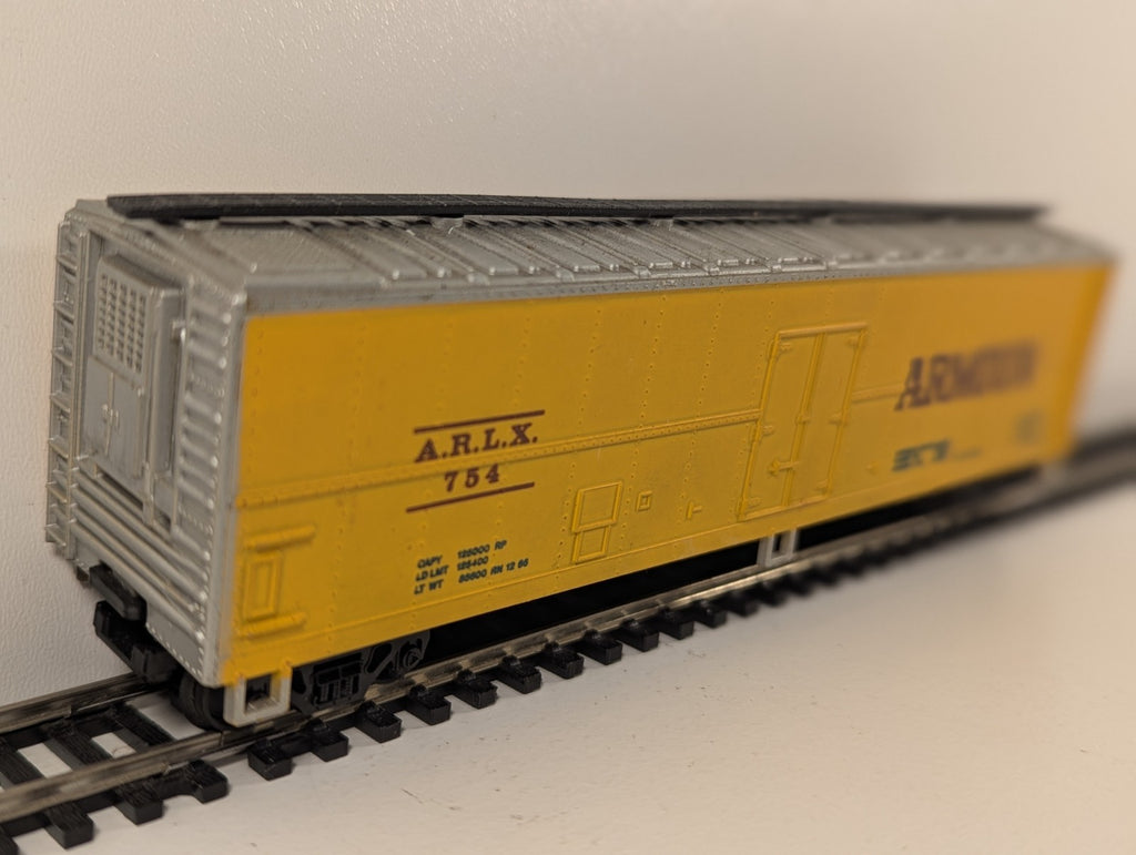 Model Power 9058 Armour Reefer Wagon ARLX 754 Yellow – HO Gauge
