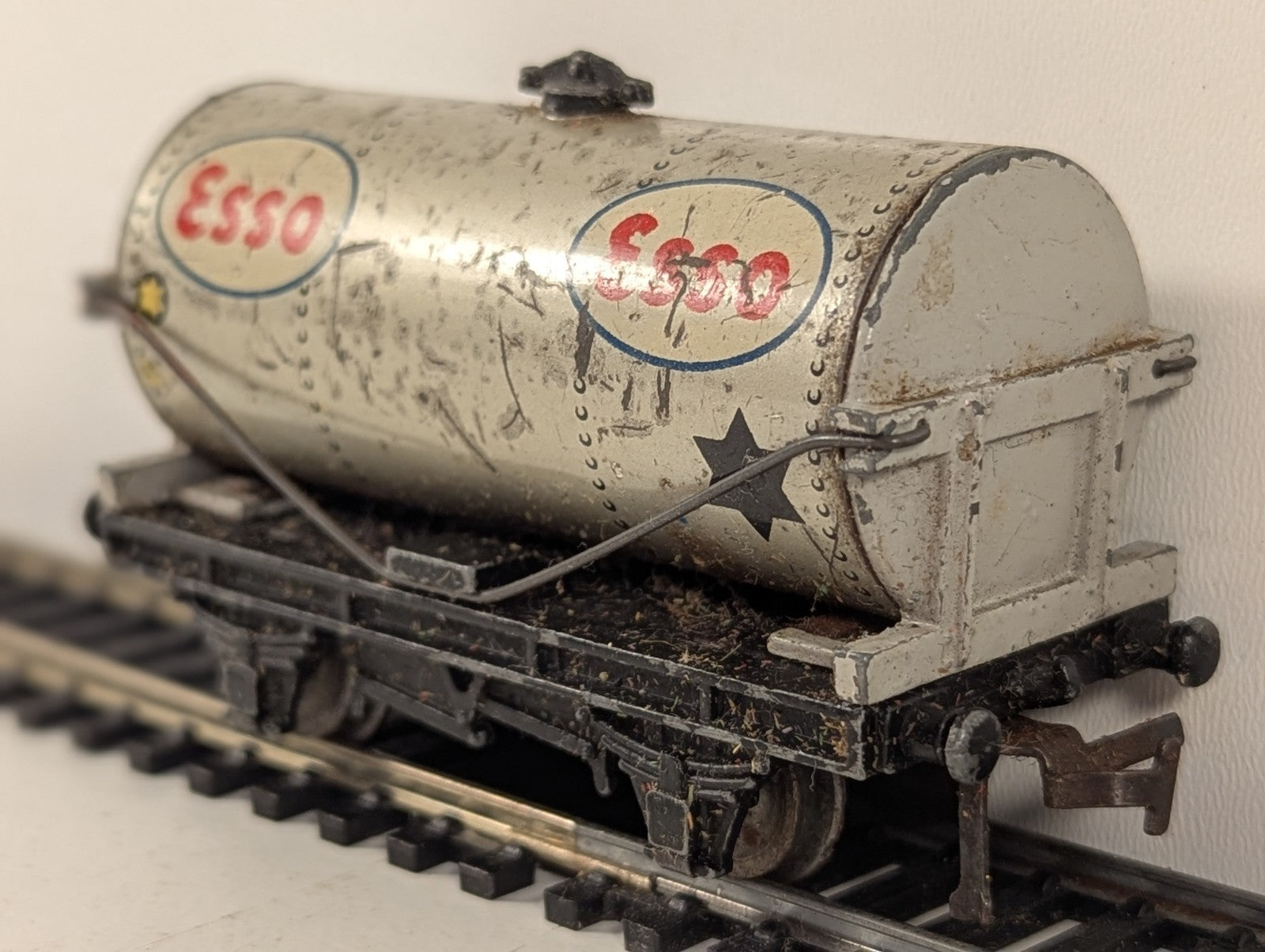 Hornby Dublo OO Gauge Silver Esso Tank Wagon