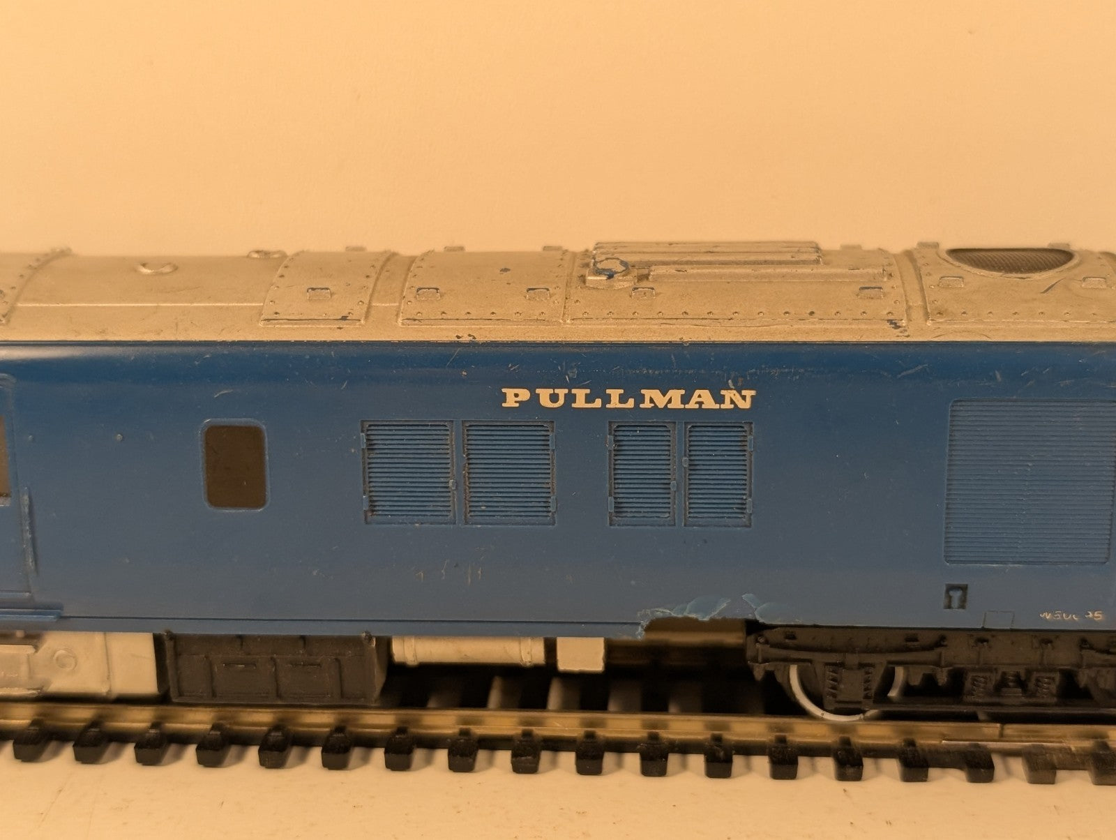 Tri-ang Hornby OO Gauge Blue Pullman Dummy Car Missing Buffer Heads