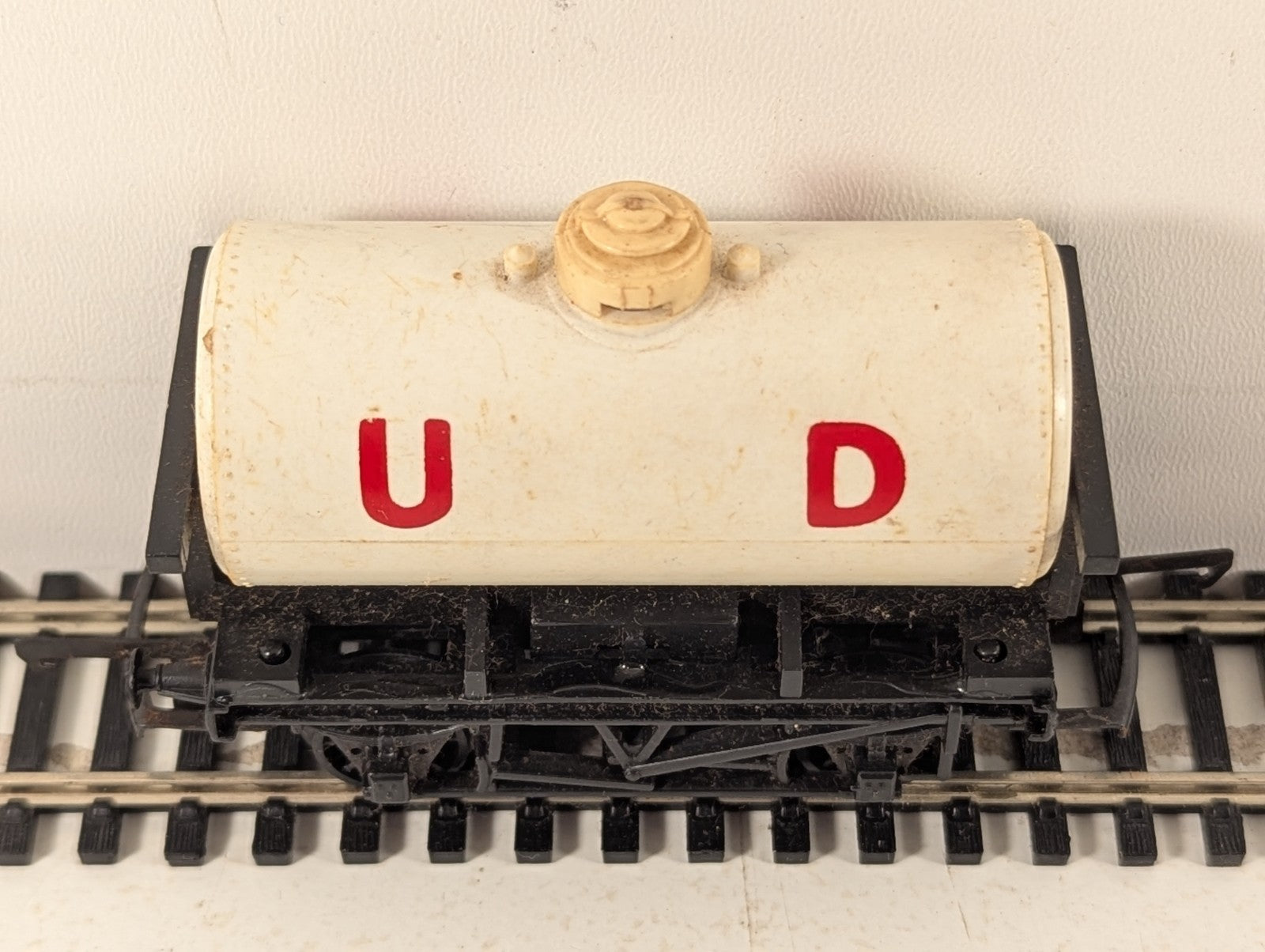 Tri-ang OO Gauge United Dairies Milk Tank Wagon Goods Wagon R125