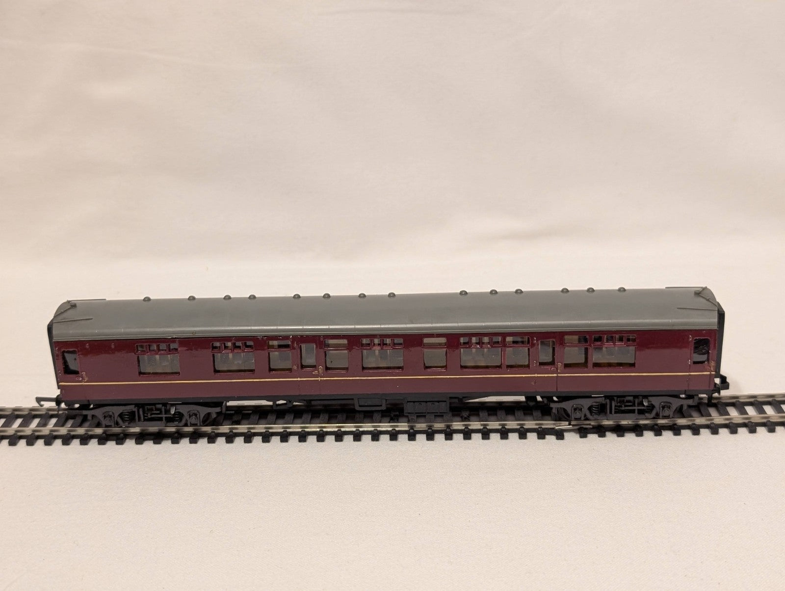 Trix Twin BR Mk1 Repainted Coach – Maroon Livery