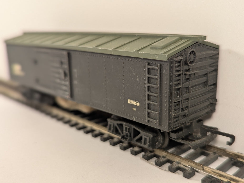 Tri-ang OO Gauge Track Cleaning Car Goods Wagon B770288 BR Grey & Green R344