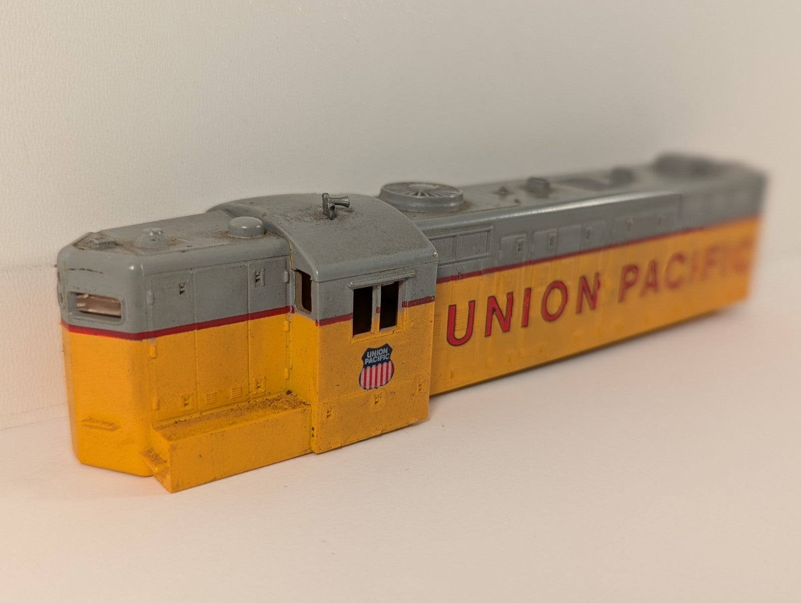 Athearn HOGauge Union Pacific Diesel Locomotive - Spares/Repairs - Damaged Shell