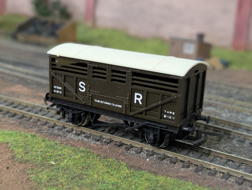 Hornby R106 SR sheep wagon