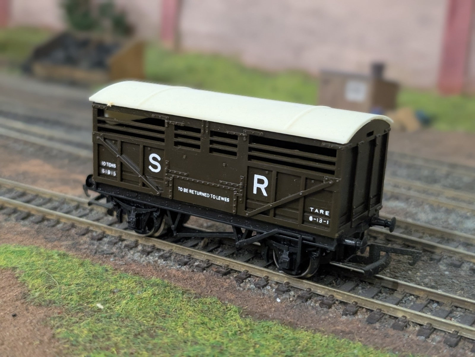 Hornby R106 SR sheep wagon
