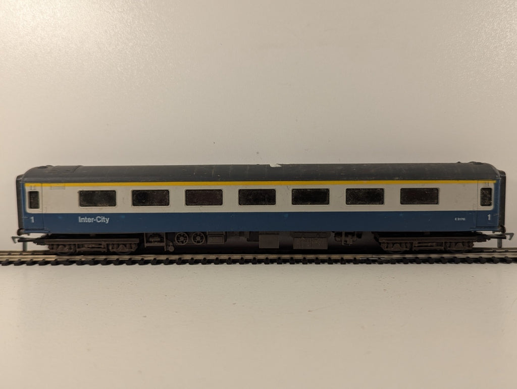 Airfix InterCity Mk2D First Open Coach E3170 OO Gauge - Boxed