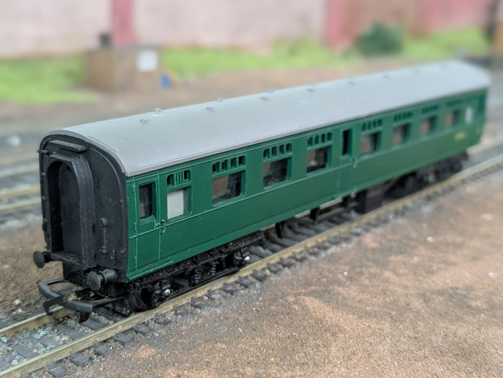 Triang OO Gauge R29/221 SR Main Line Composite Coach S15034