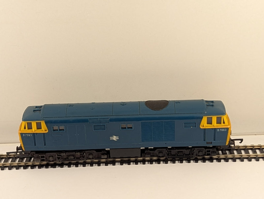Tri-ang Hornby R758 OO Gauge Class 35 Hymek BR Blue