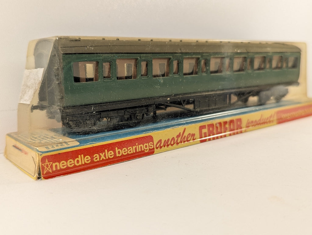 Graham Farish OO Gauge Suburban Compartment Coach Passenger Coach