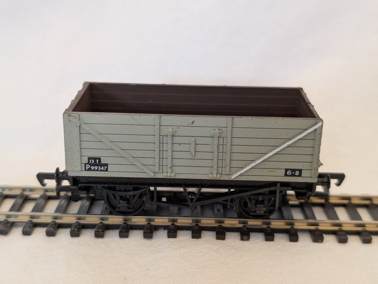 Mainline OO Gauge 7-Plank Open Wagon P99347 BR Grey 37-142