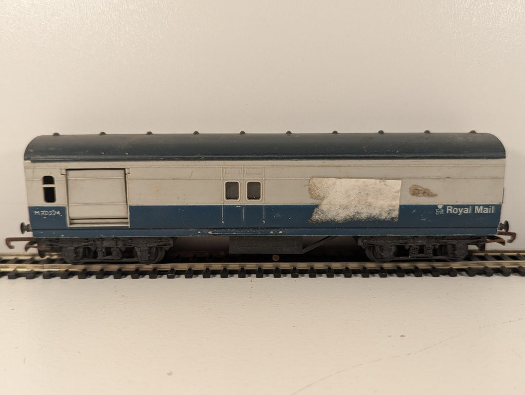 Tri-ang Hornby R402 OO Gauge Royal Mail Coach BR Blue Grey