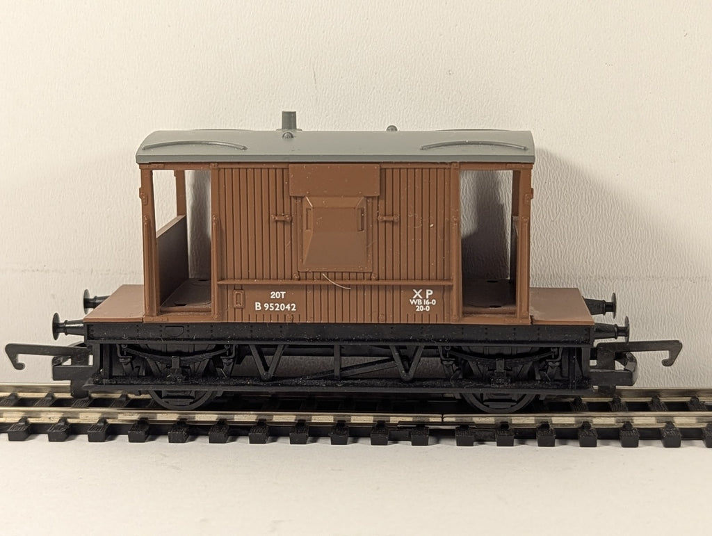 Hornby OO Gauge BR 20 Ton Goods Brake Van B952042 BR Bauxite