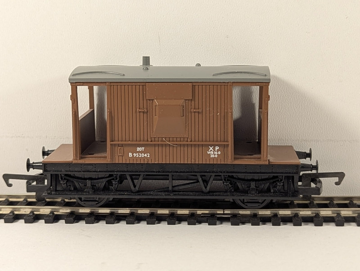 Hornby OO Gauge BR 20 Ton Goods Brake Van B952042 BR Bauxite