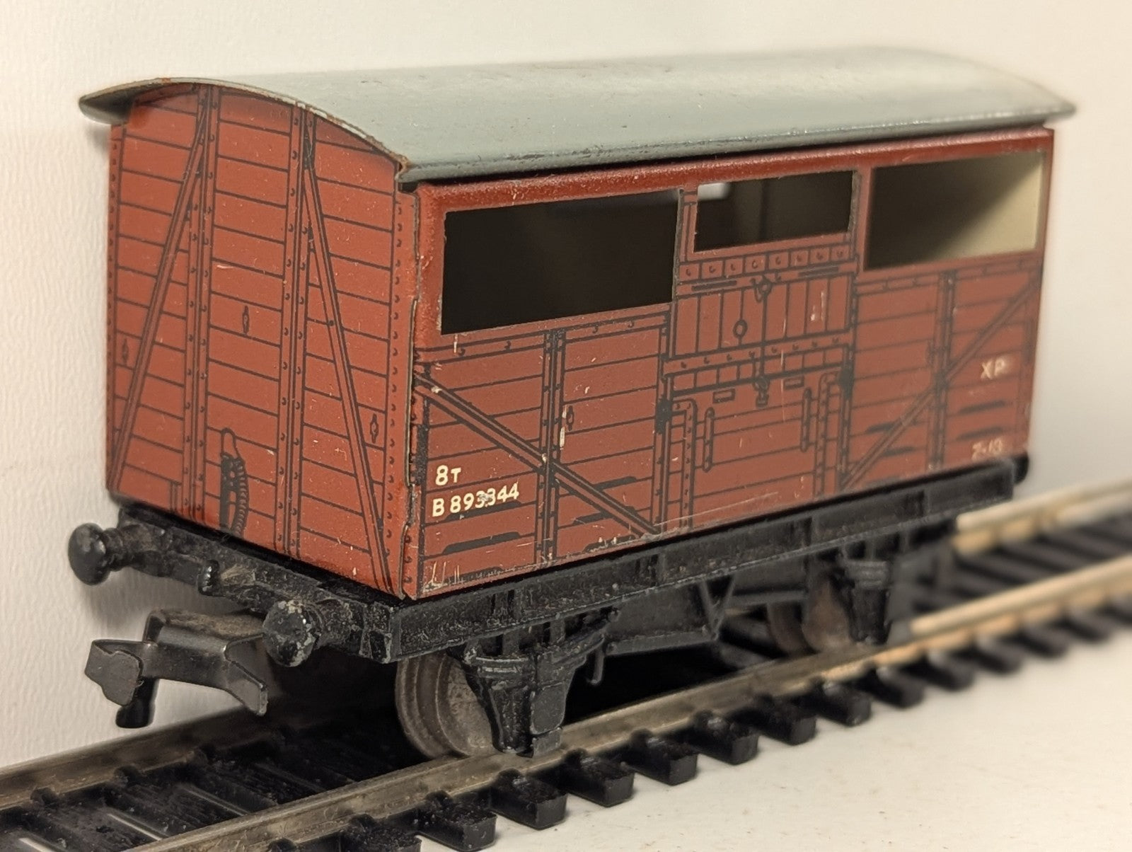 Hornby Dublo 8 Ton Cattle Wagon Brown OO Gauge - Boxed
