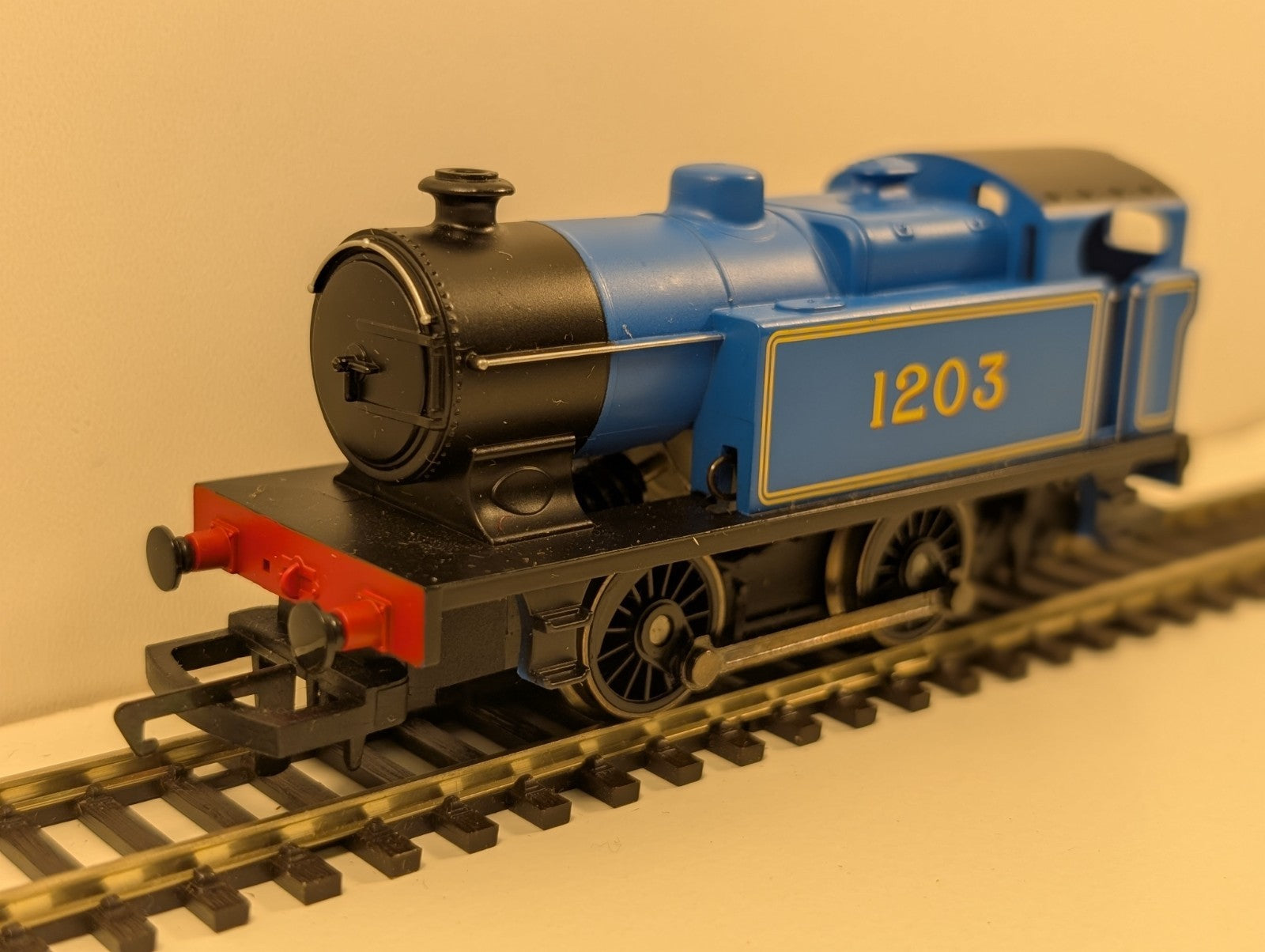 Hornby OO Gauge Class D Industrial 0-4-0T Steam 1203 Eastern Region Blue Livery
