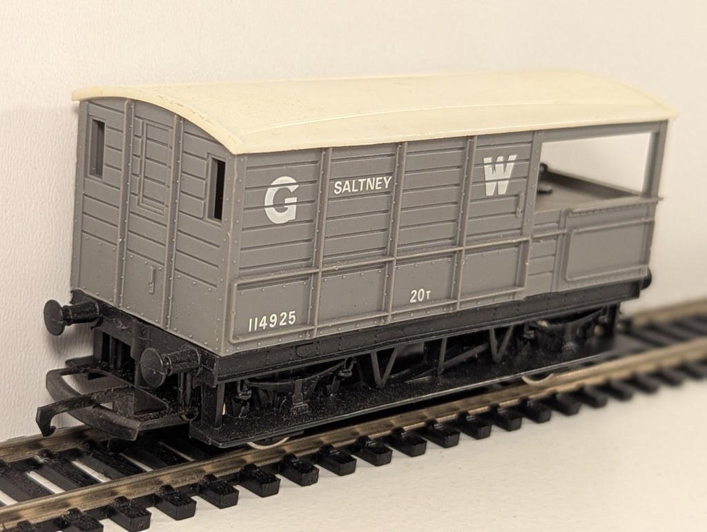 Hornby OO Gauge GWR 20-Ton “Toad” Brake Van No. 114925 – Saltney