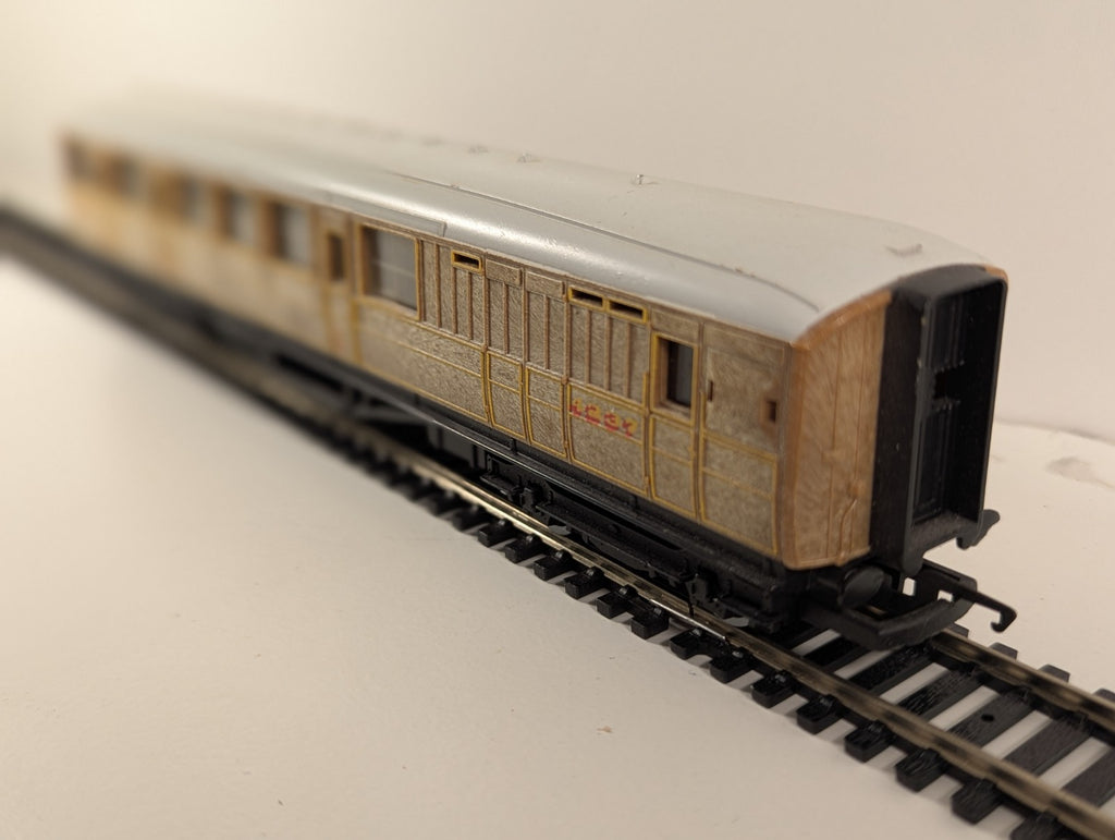 Hornby R4333 LNER Teak Brake Coach – 4237