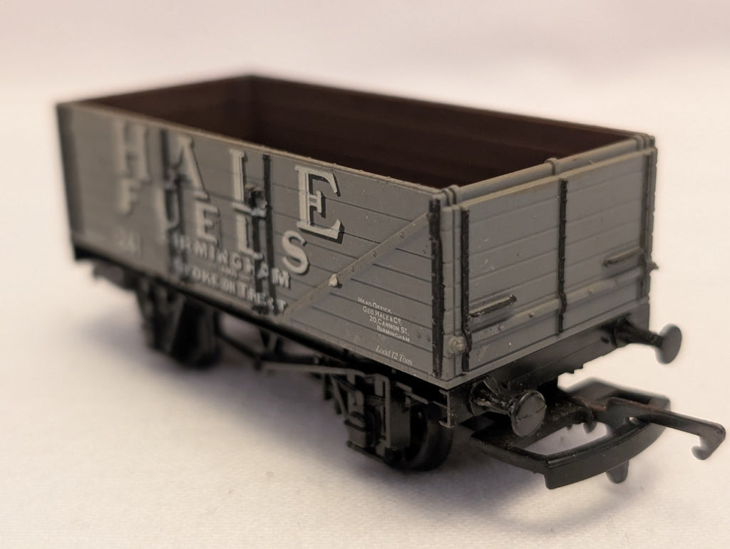 Airfix OO Gauge 7 Plank Open Wagon 'Hale Fuels' Goods Wagon 241
