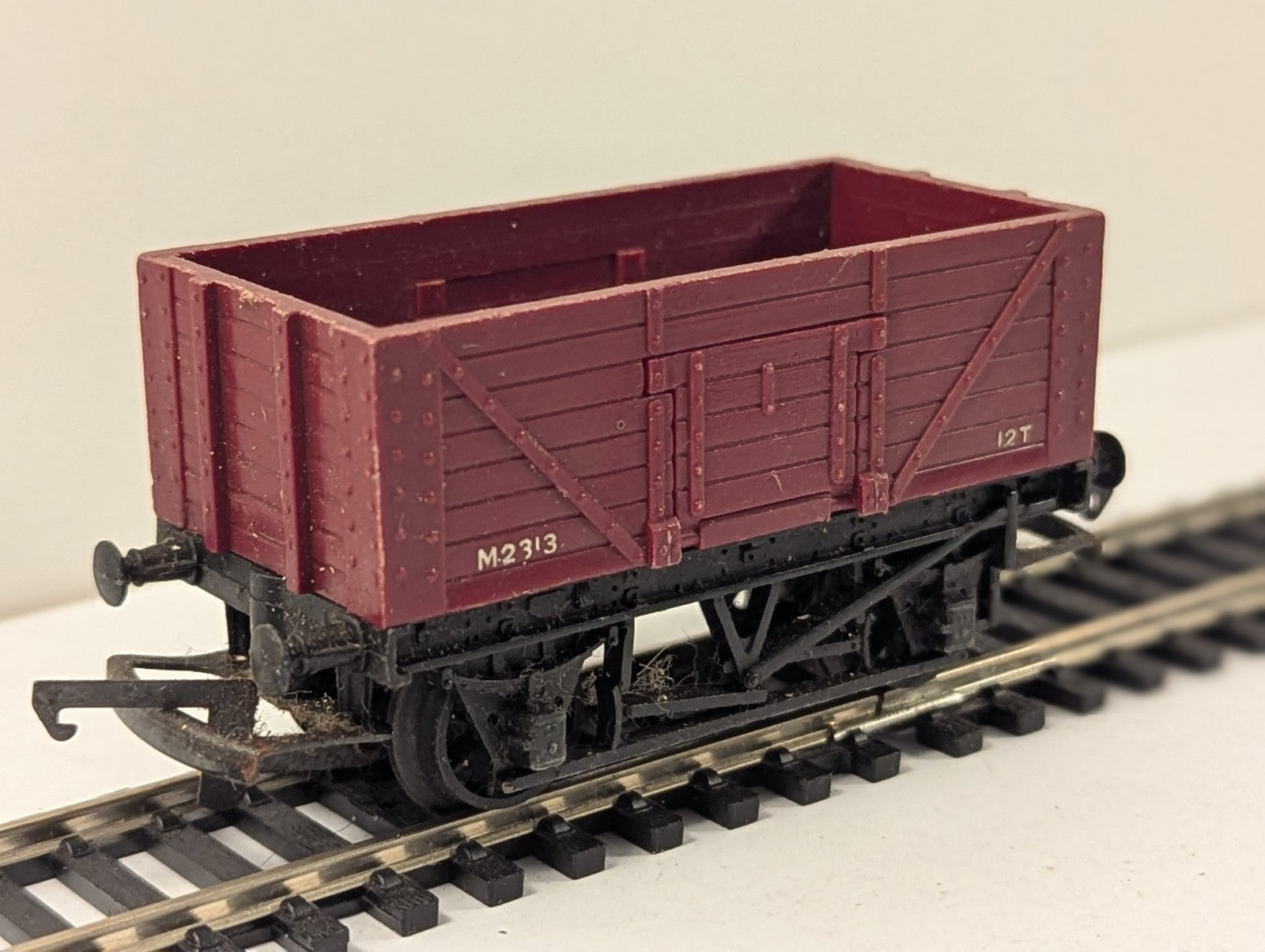 Tri-ang OO Gauge R112 Goods Truck with Drop Doors (M2313 Maroon)