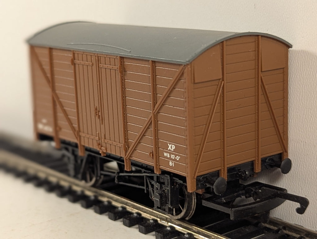 Hornby OO Gauge BR (Ex-GWR) 12 Ton Ventilated Van Wagons W14574 BR Brown