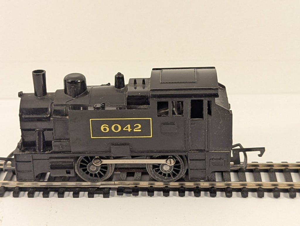 Tri-ang Hornby R755 Continental 0-4-0 Tank Locomotive Black OO Gauge