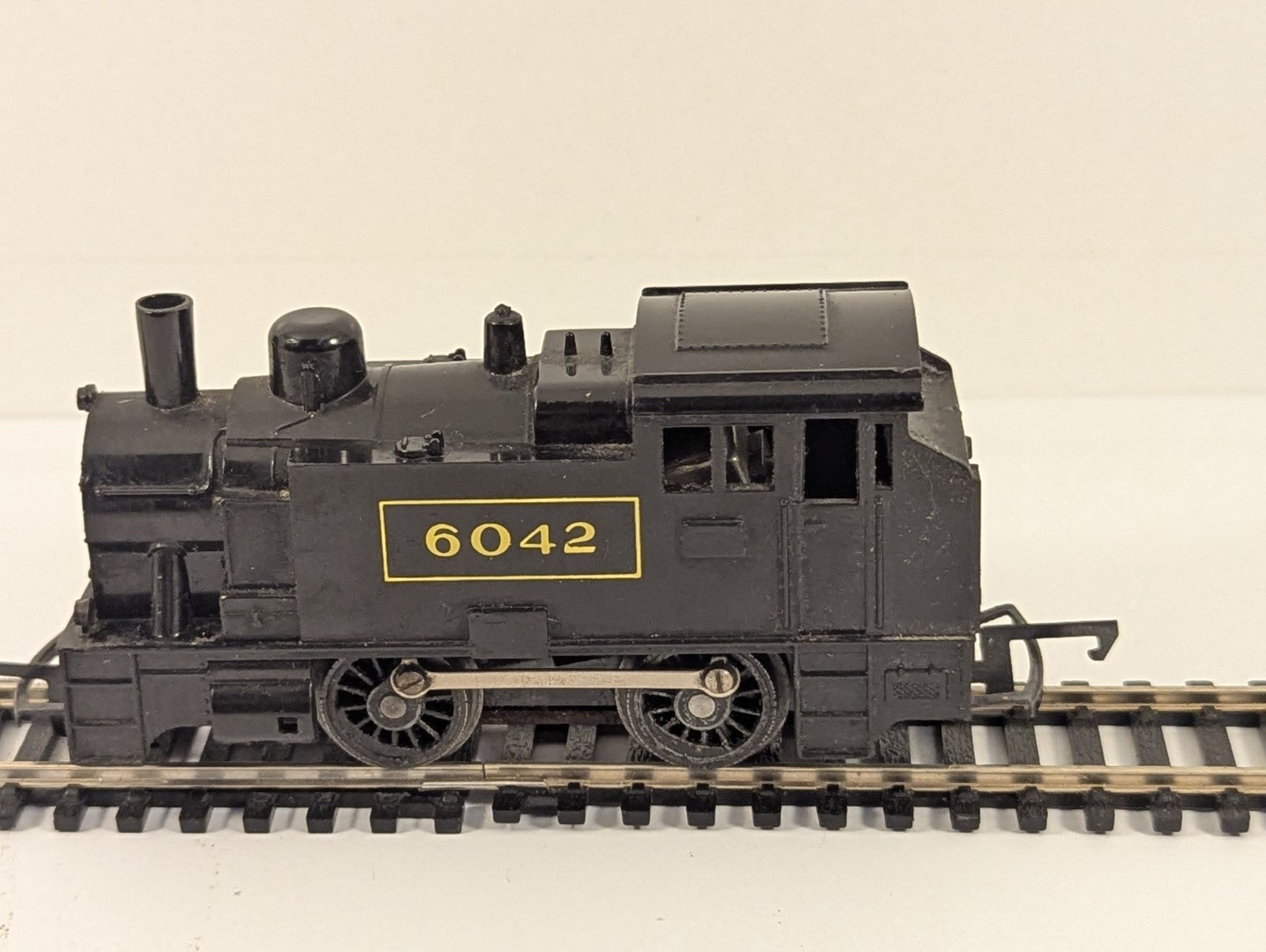 Tri-ang Hornby R755 Continental 0-4-0 Tank Locomotive Black OO Gauge