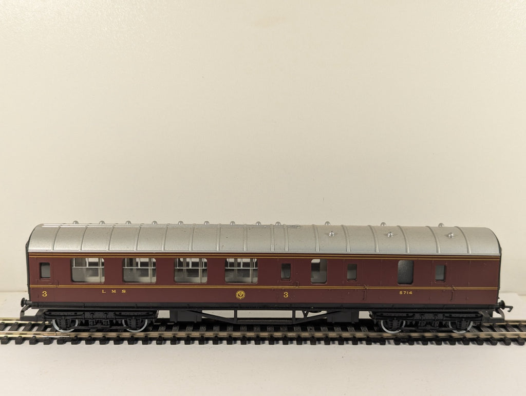 Hornby R474 OO Gauge LMS Crimson Lake Brake Coach Boxed