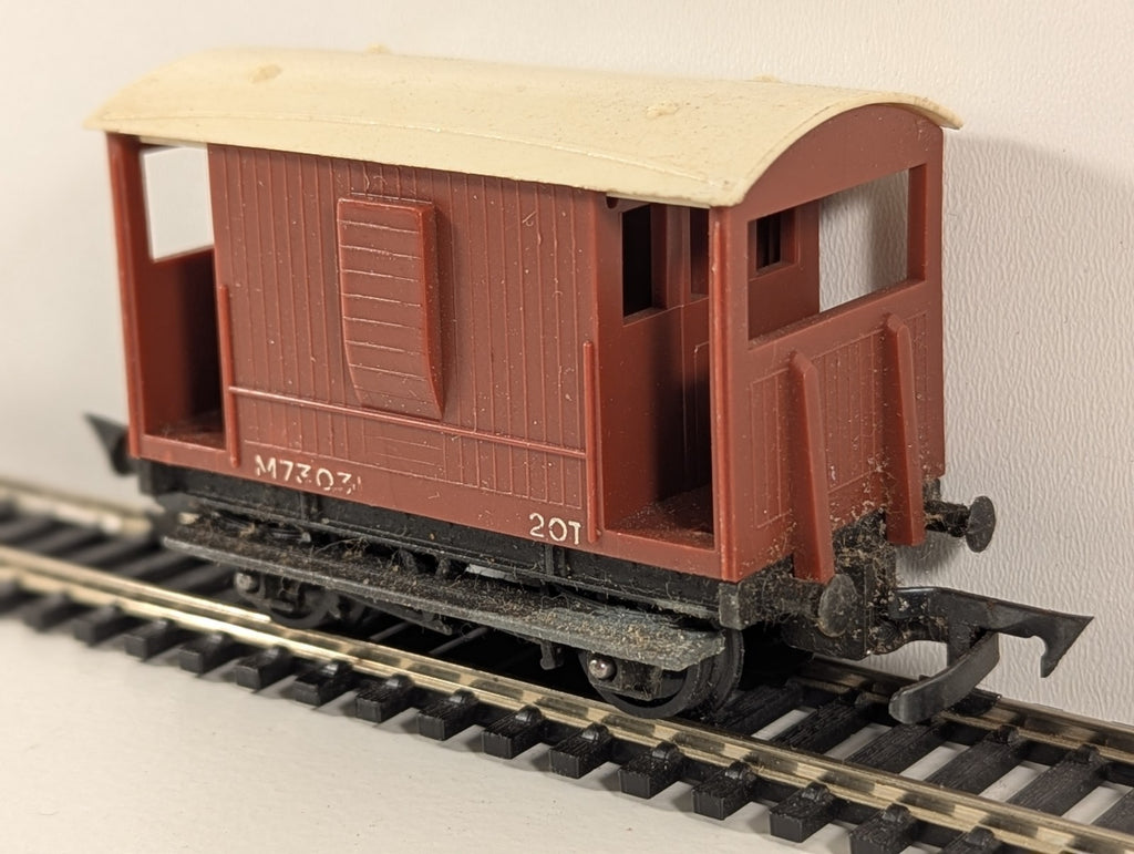 Tri-ang R16 – BR Standard 20-Ton Brake Van
