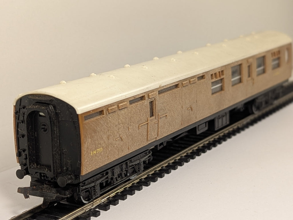 Hornby OO Gauge LNER Teak Brake 3rd Class Coach