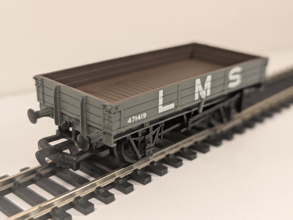 Mainline 37419 OO Gauge 3 Plank Wagon LMS Grey 471419