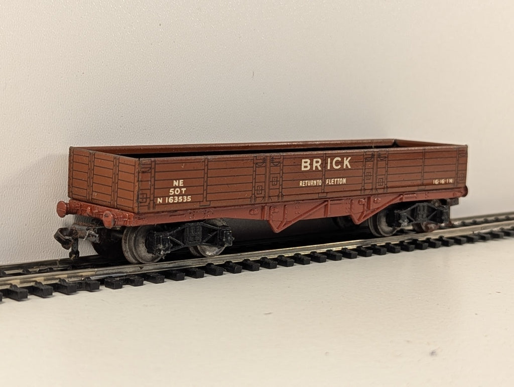Hornby Dublo 32050 OO Gauge High Capacity Bogie Brick Wagon - Wrong Box