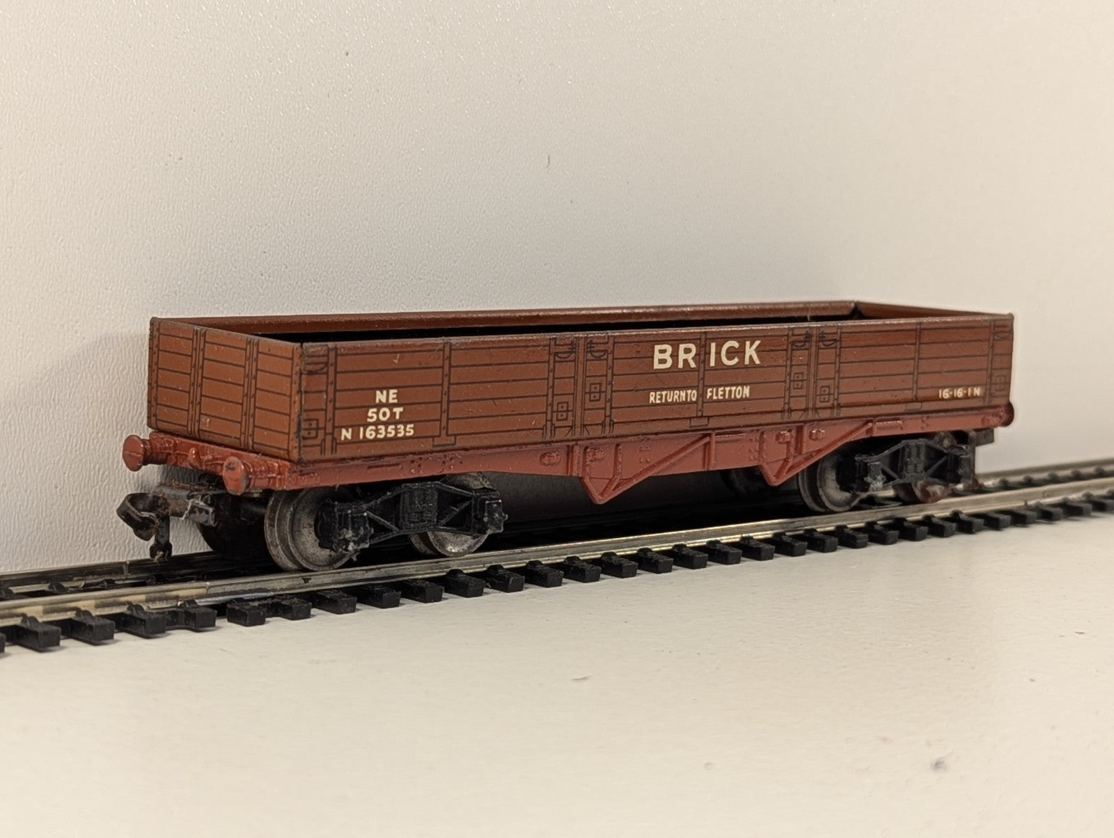 Hornby Dublo 32050 OO Gauge High Capacity Bogie Brick Wagon - Wrong Box
