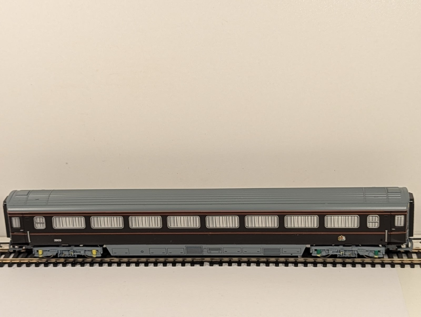 Hornby OO Gauge Royal Train Mk3 Queen's Saloon Coach 2903