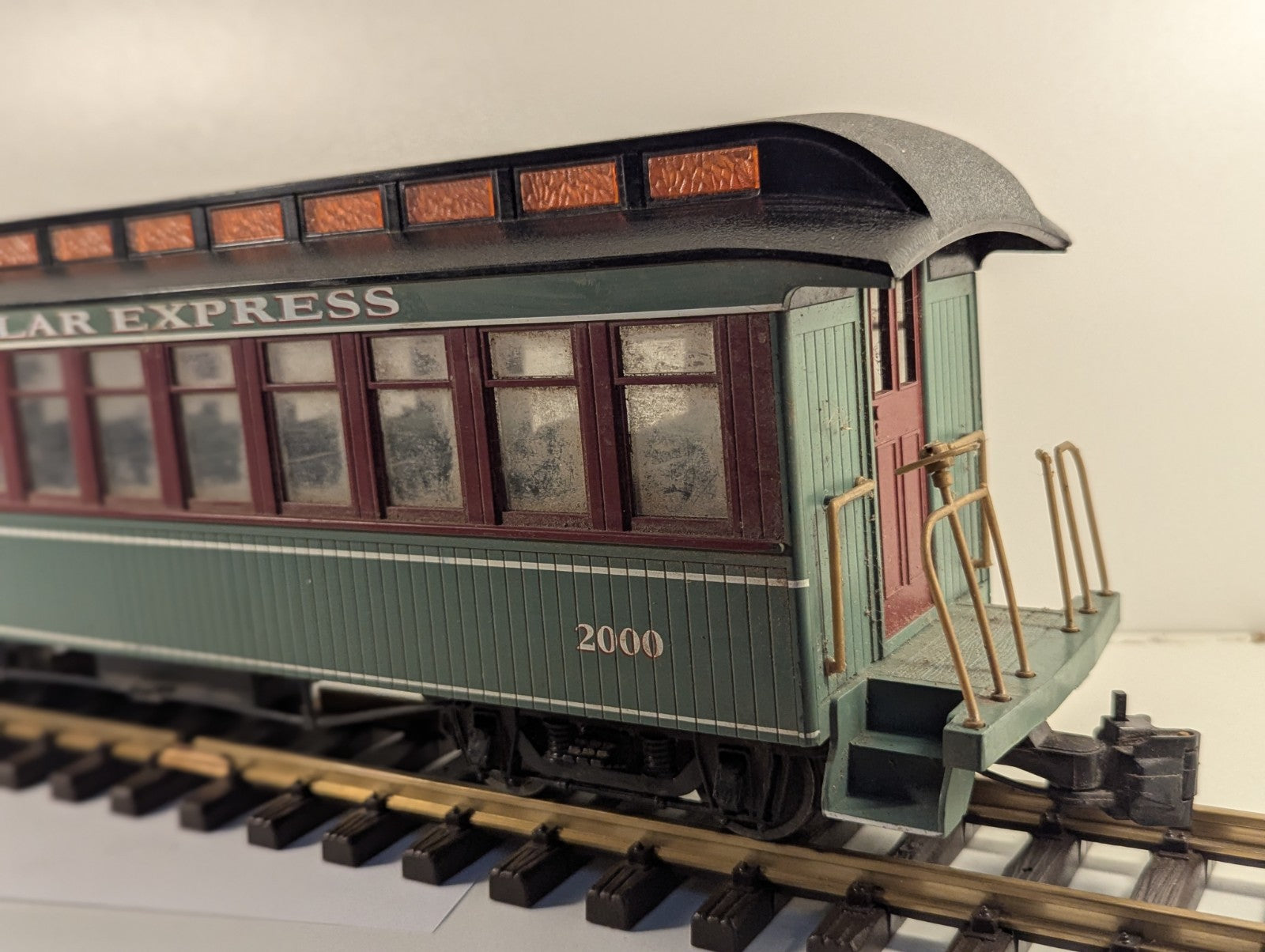 Bachmann G Scale The Polar Express Passenger Coach 2000