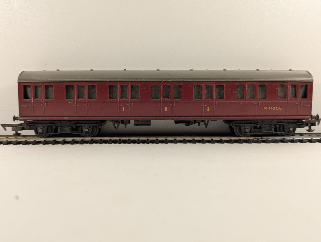 Tri-ang OO Gauge BR Suburban Composite Coach Passenger Coach M41006 BR Maroon