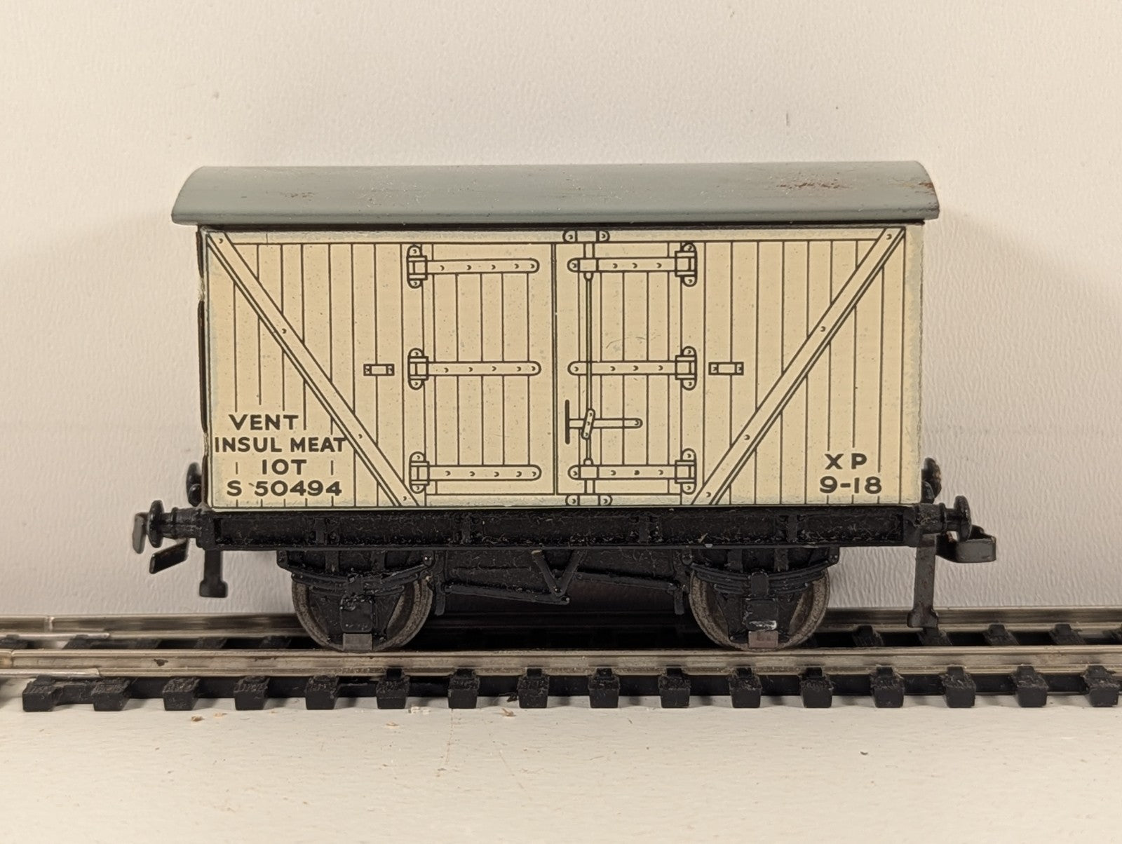 Hornby Dublo 32065 OO Gauge White D1 Meat Van - Boxed