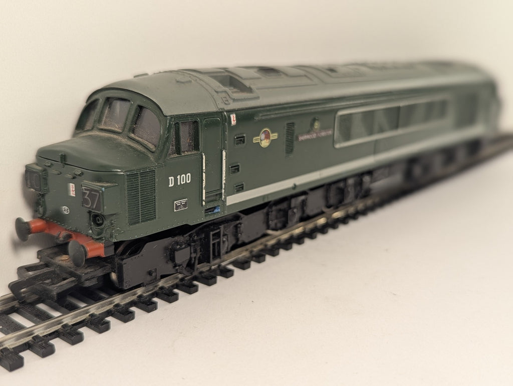Mainline OO Gauge Class 45 Sherwood Forester Diesel Locomotive D100 BR Green