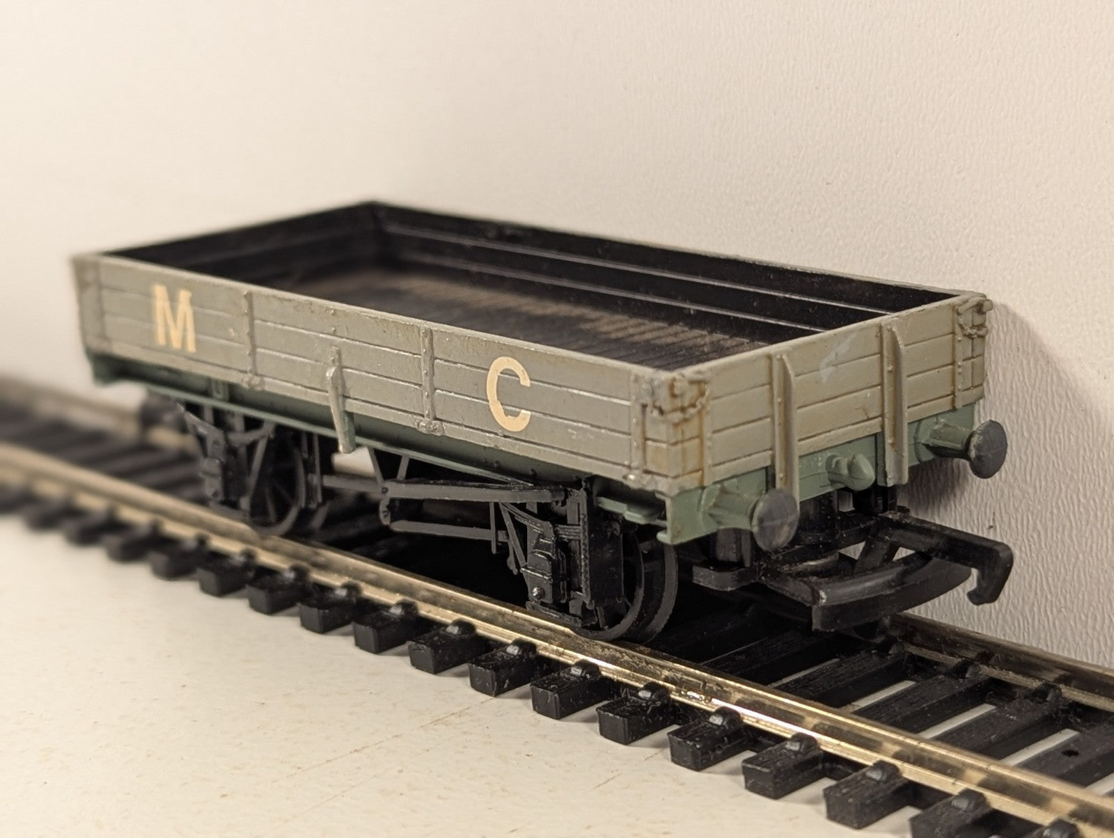 Mainline OO Gauge 5-Plank Open Wagon Goods Wagon M&C Grey 37-143